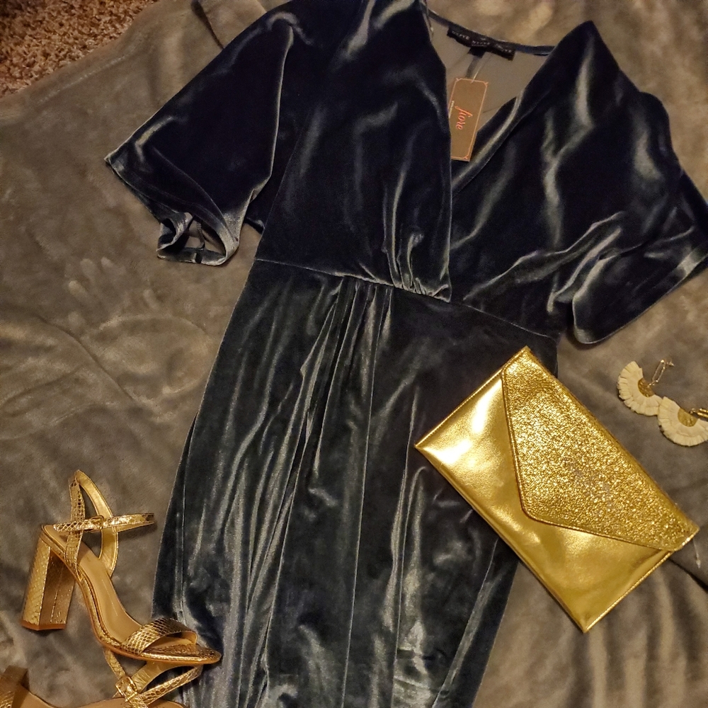 Midi wrap blue velvet dress